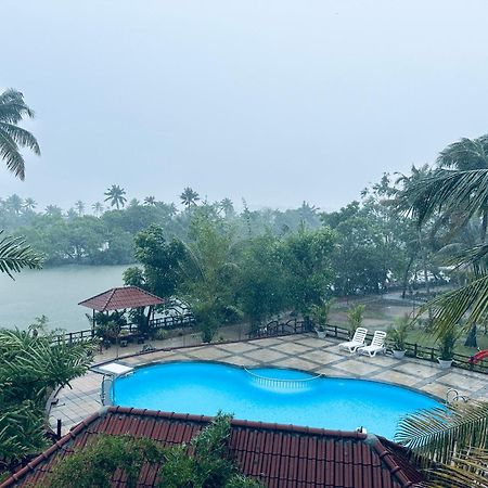 Lake N River Resort Munroe Island Mundrothuruth Exteriör bild