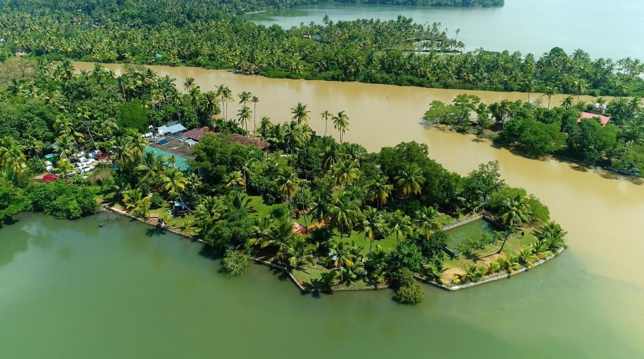 Lake N River Resort Munroe Island Mundrothuruth Exteriör bild