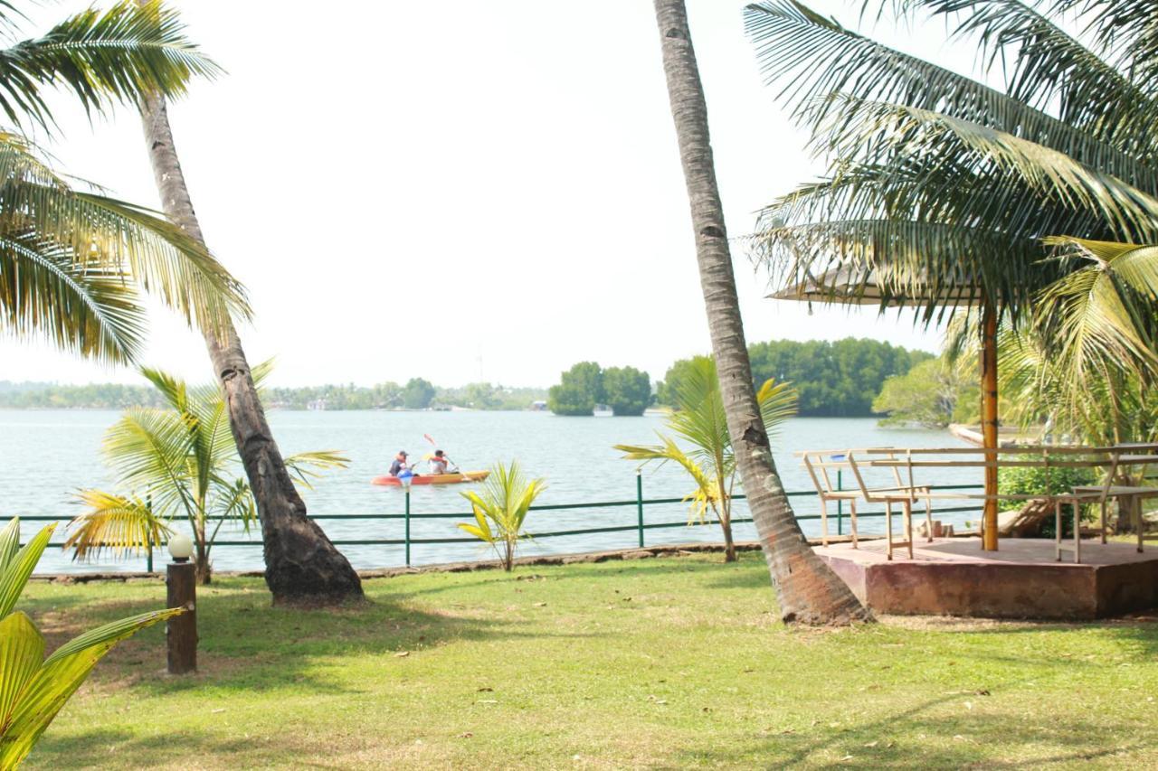 Lake N River Resort Munroe Island Mundrothuruth Exteriör bild