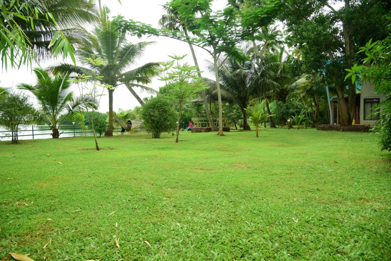 Lake N River Resort Munroe Island Mundrothuruth Exteriör bild