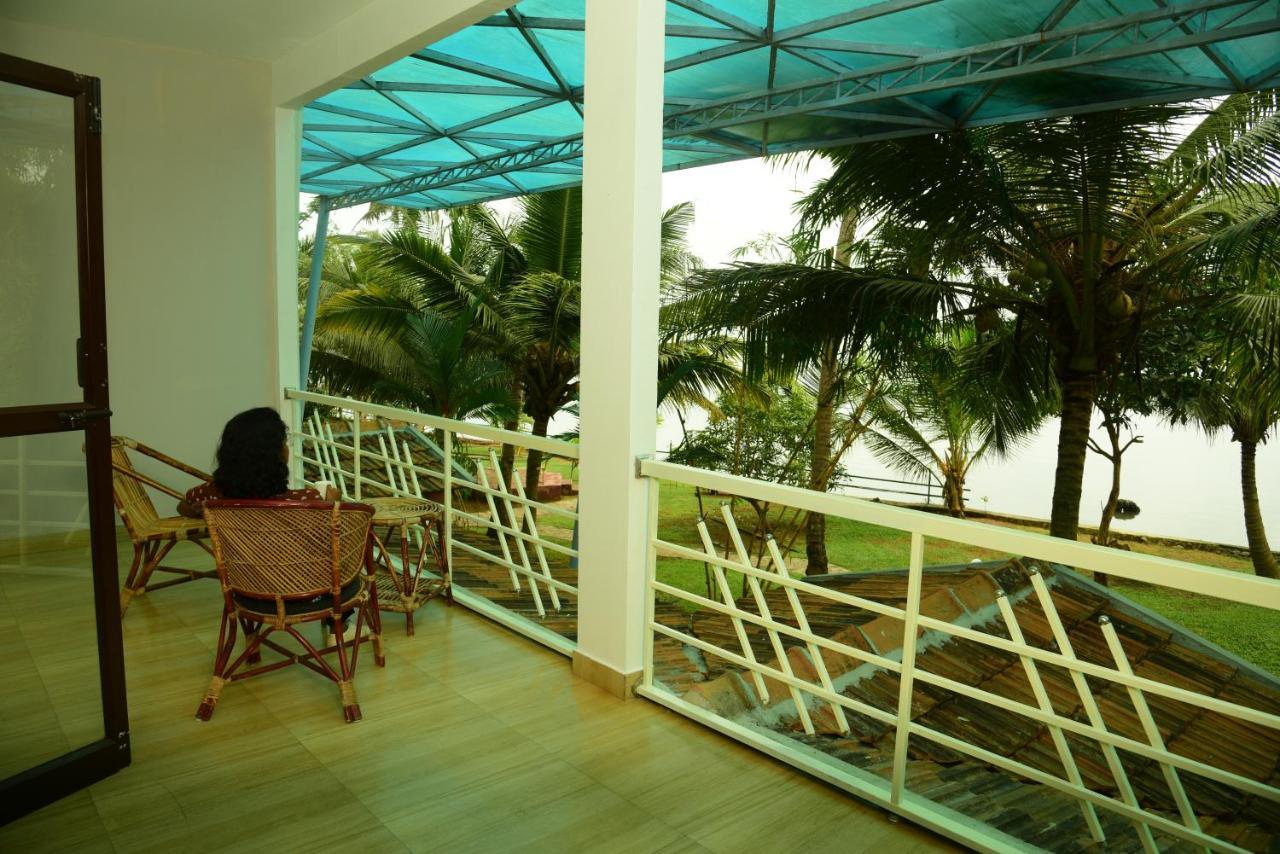 Lake N River Resort Munroe Island Mundrothuruth Exteriör bild