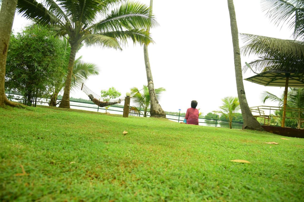 Lake N River Resort Munroe Island Mundrothuruth Exteriör bild