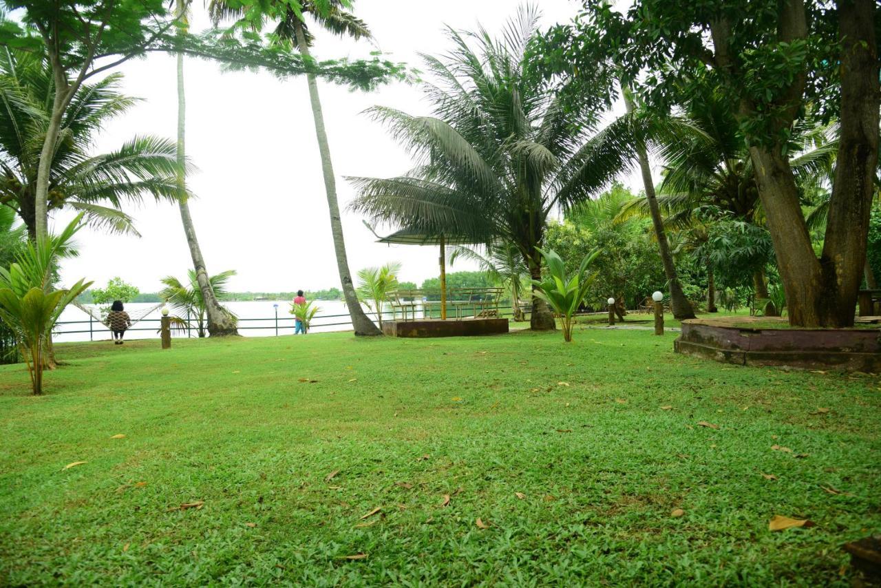Lake N River Resort Munroe Island Mundrothuruth Exteriör bild