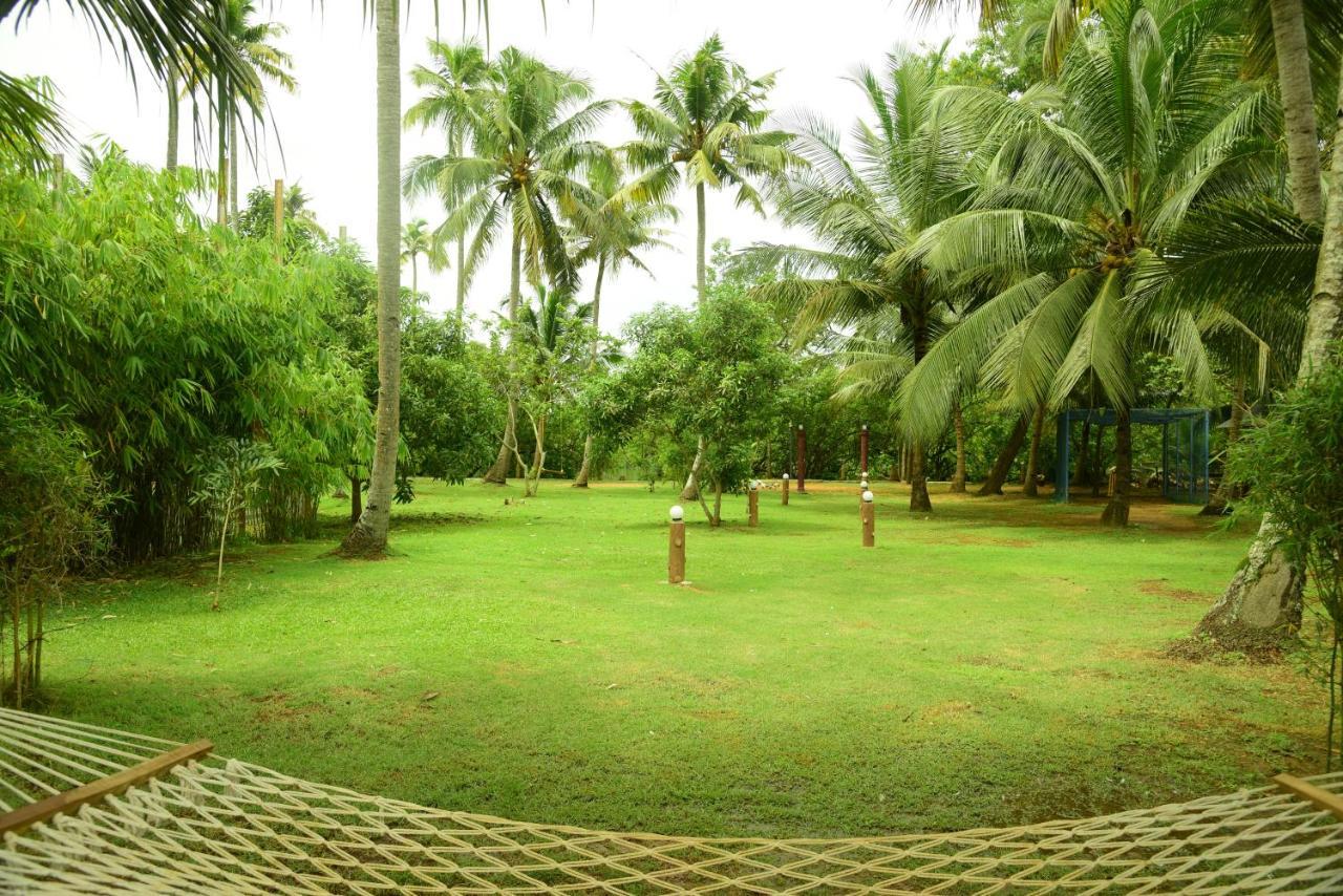 Lake N River Resort Munroe Island Mundrothuruth Exteriör bild