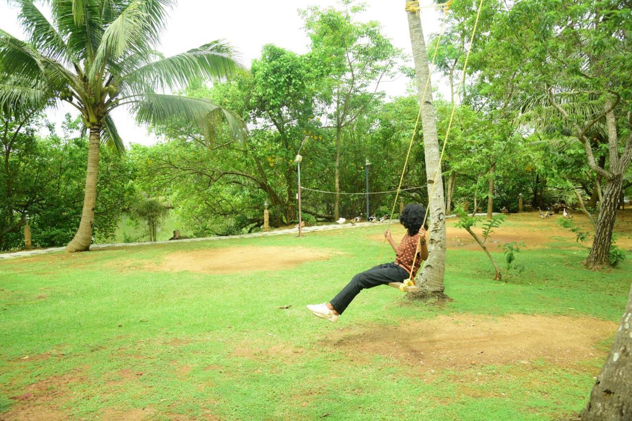 Lake N River Resort Munroe Island Mundrothuruth Exteriör bild