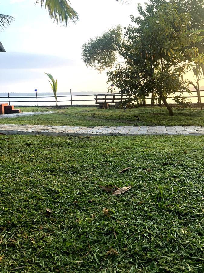 Lake N River Resort Munroe Island Mundrothuruth Exteriör bild