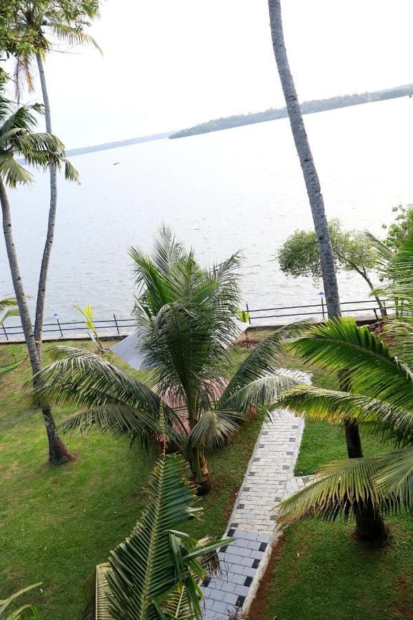 Lake N River Resort Munroe Island Mundrothuruth Exteriör bild