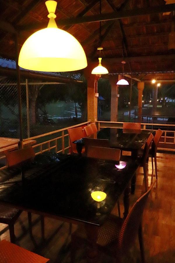 Lake N River Resort Munroe Island Mundrothuruth Exteriör bild